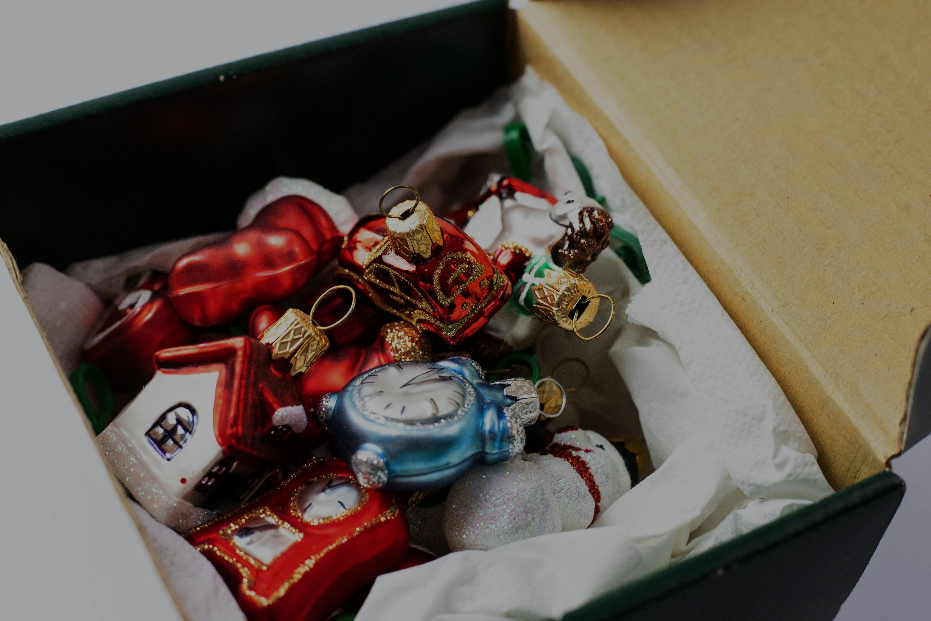 GIFTS & COLLECTIBLES